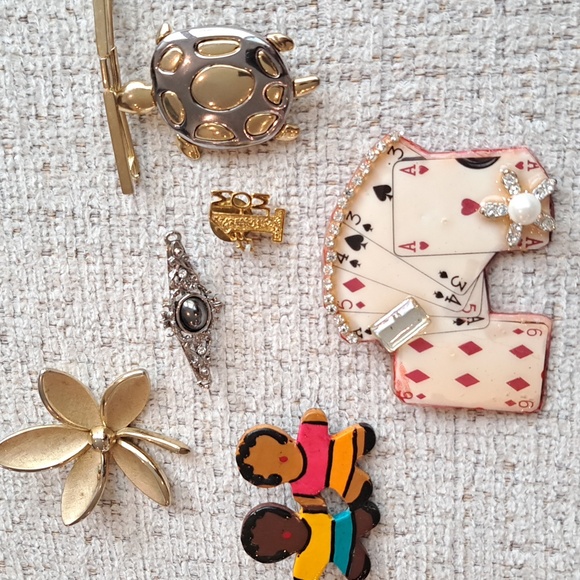 Assorted Brooch Pin Collection - Picture 2 of 16